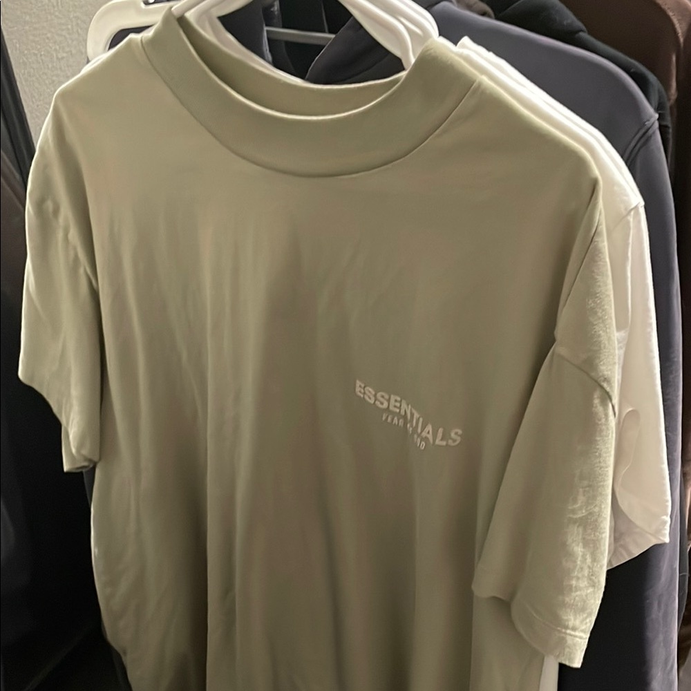 Essentials fear of god olive green tee